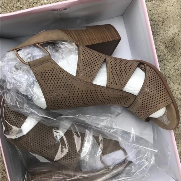 Lt. Taupe Peep toe perforated strappy chunky heels - Picture 4 of 4